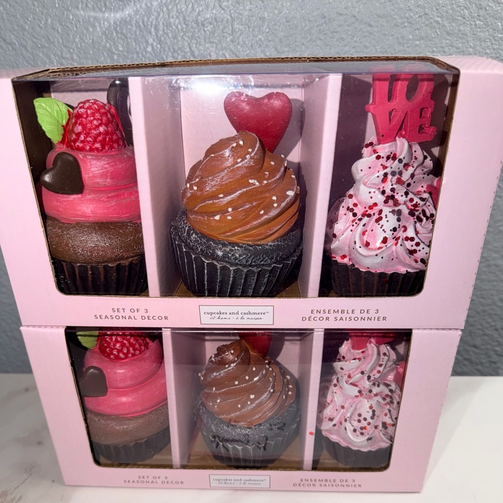 Set of 3 Decorative Cupcakes with Heart and Love Accents